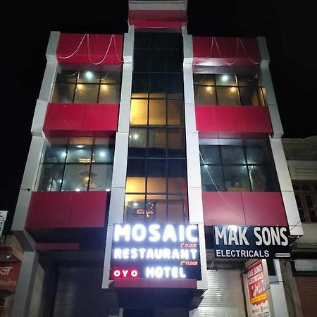 Oyo Mosaic Hotel And Restaurant Gonda Exterior foto