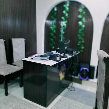 Oyo Mosaic Hotel And Restaurant Gonda Exterior foto