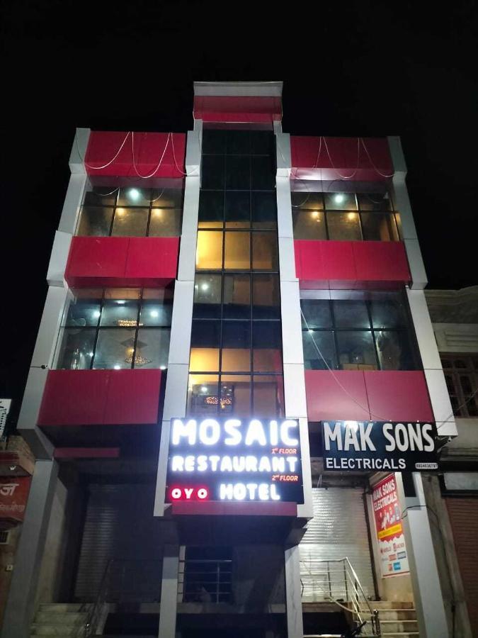 Oyo Mosaic Hotel And Restaurant Gonda Exterior foto